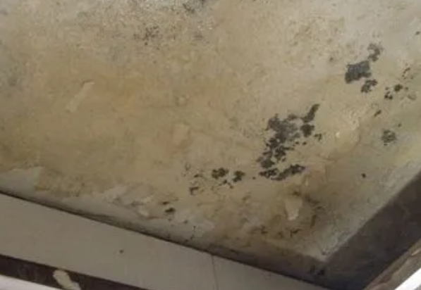 河池市阳台漏水维修公司分享下河池市卫生间渗水维修需要注意哪些问题。